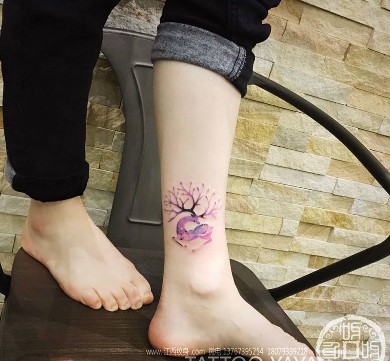 麋鹿纹身图片_腿部水彩纹身图案