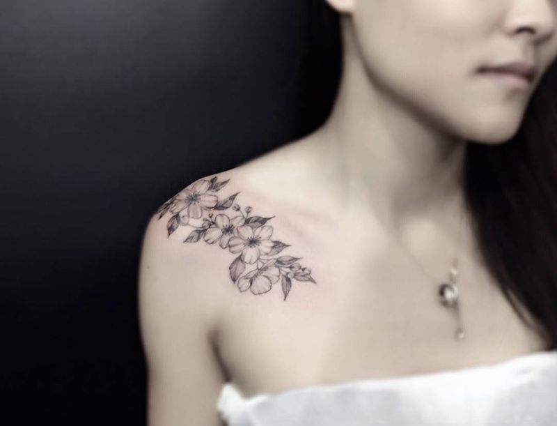 素雅花卉纹身图片