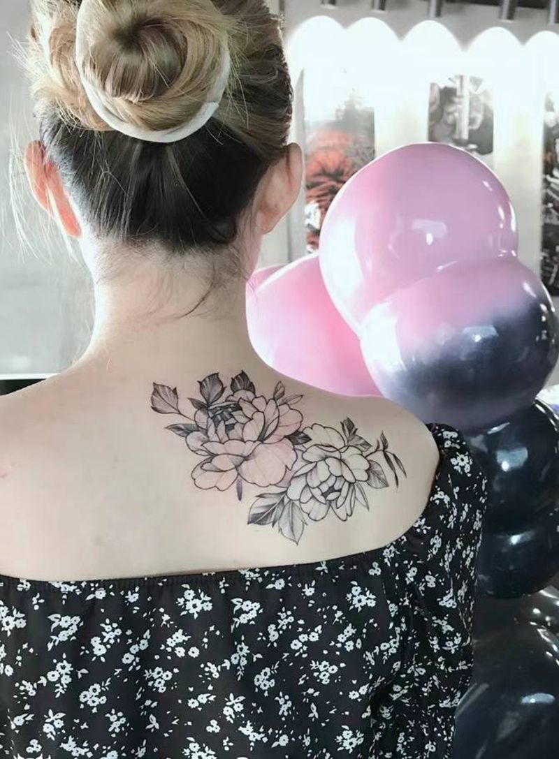 后背胎记遮盖纹身图片_背部素花纹身图案