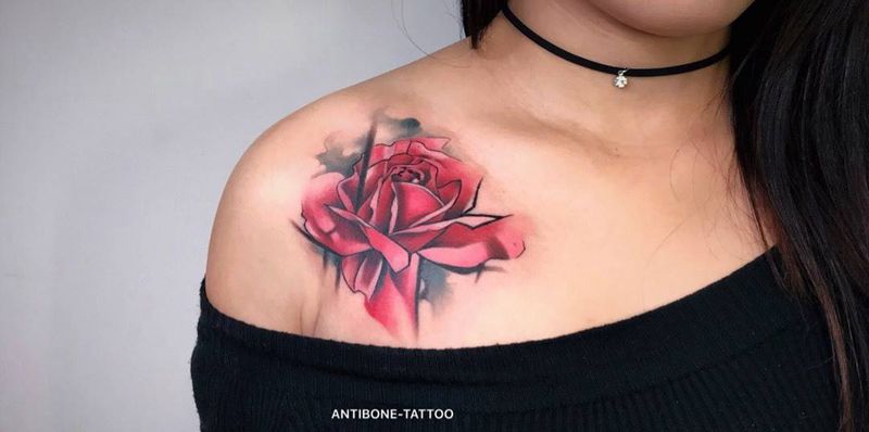 # 玫瑰#纹身图片_肩部手臂New School水墨玫瑰纹身图案