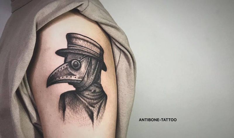 # 鸟嘴医生#纹身图片_手臂腿部欧美写实点刺纹身图案