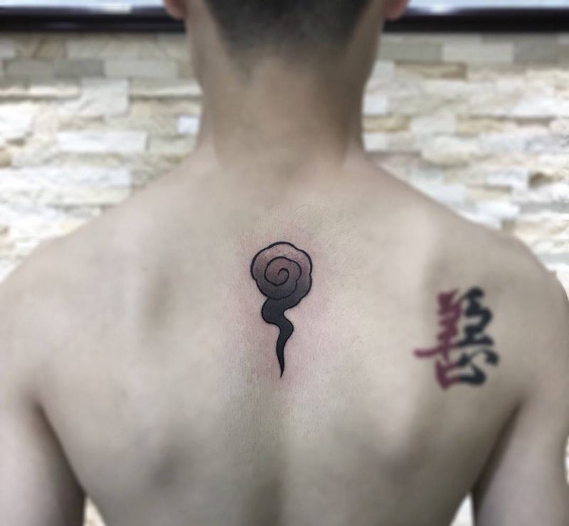 云纹身图片_成品背部传统纹身图案