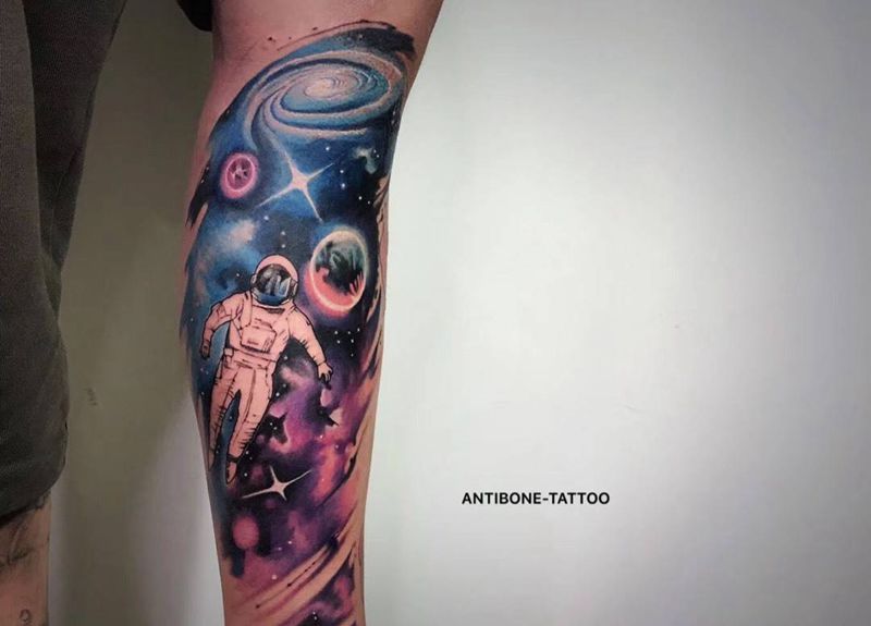 # 星空#纹身图片_腿部手臂欧美写实水彩星空宇航员纹身图案