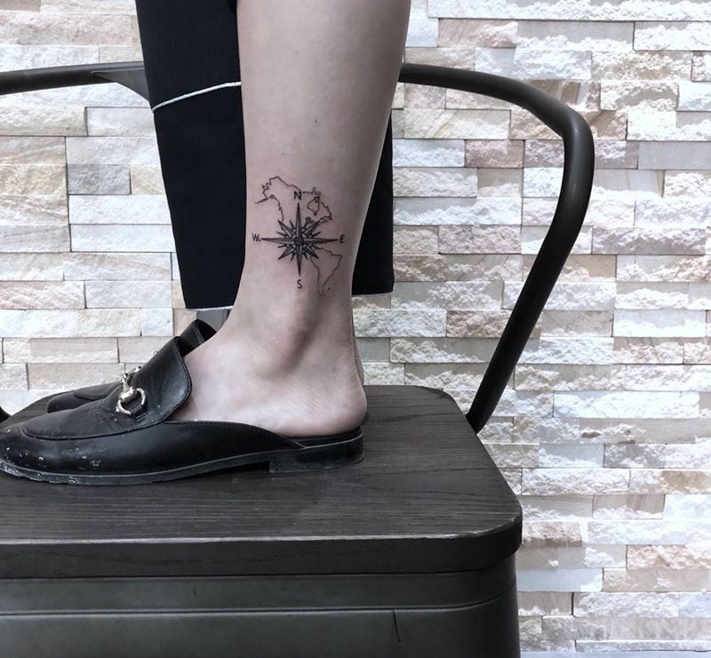 指南针纹身图片_成品腿部脚部清新欧美写实静物图腾字符几何纹身图案