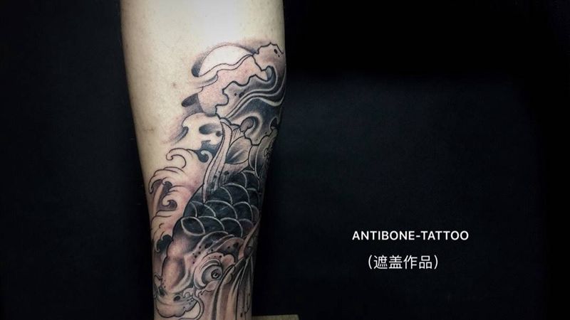 # 鱼，遮盖作品#纹身图片_成品腿部传统动物黑白反骨刺青纹身图案