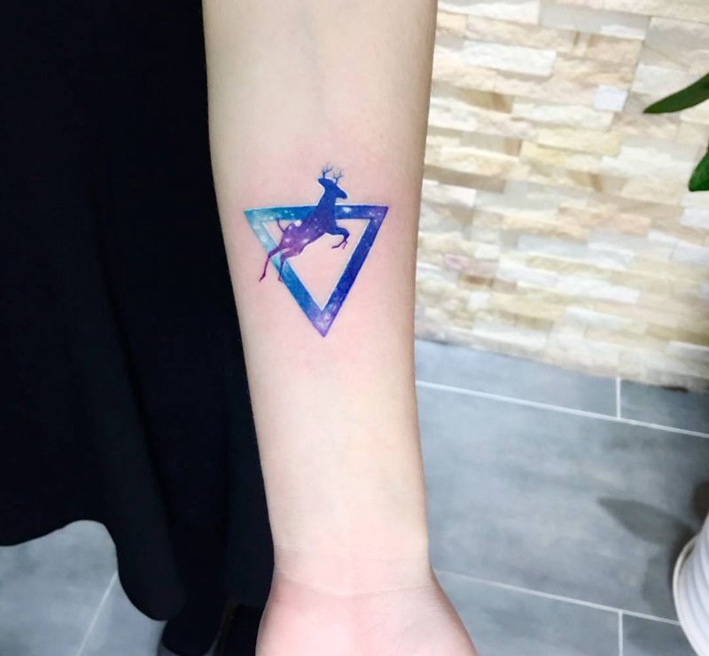 星空几何鹿纹身图片_成品手部手臂清新几何动物纹身图案