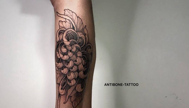 # 菊#纹身图片_成品腿部传统清新植物反骨刺青培训纹身图案