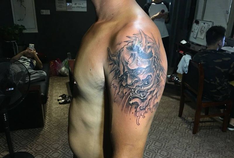 大臂般若遮盖疤痕纹身图片