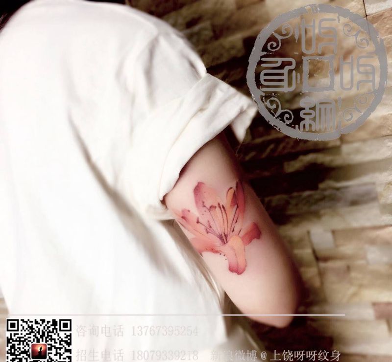 百合纹身图片_成品手部手臂传统国画植物纹身图案