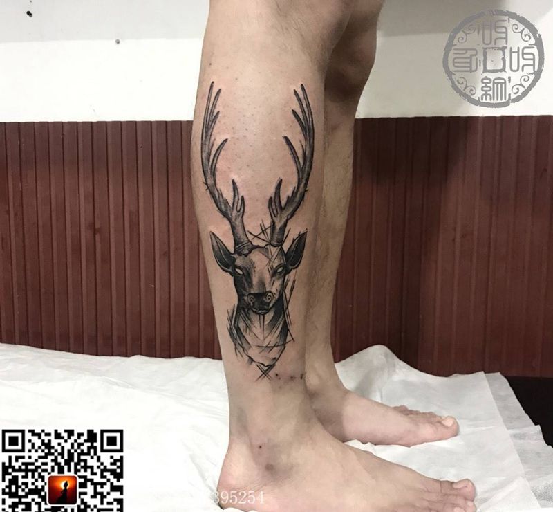 鹿纹身图片_成品腿部脚部欧美写实传统清新动物呀呀刺青纹身图案