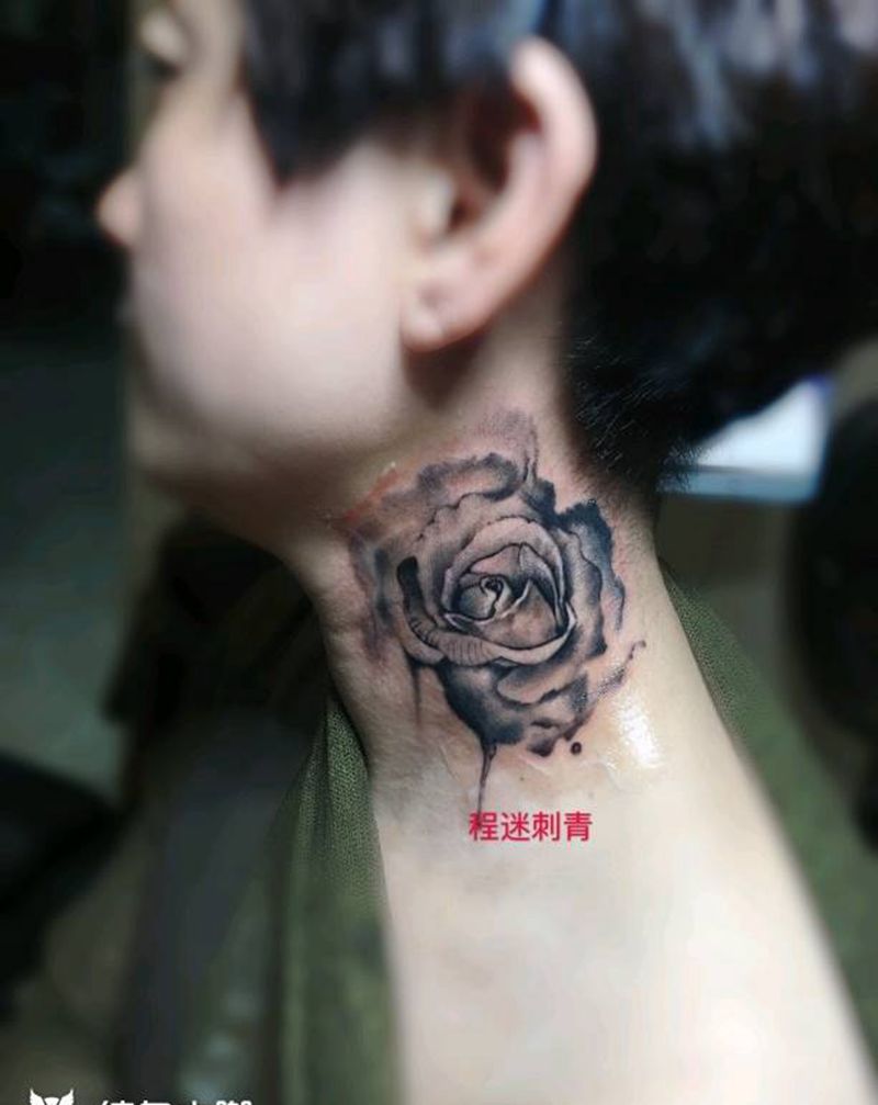 遮盖疤痕水墨玫瑰纹身图片