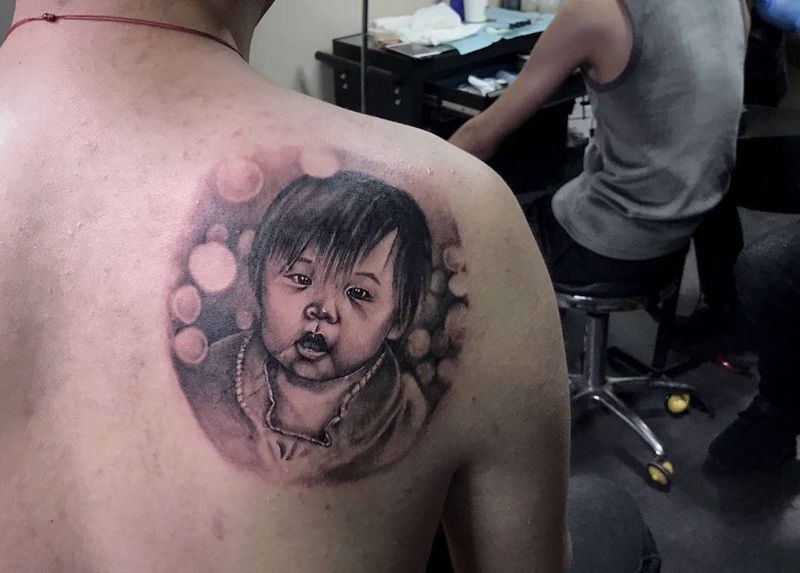 # 宝宝肖像#纹身图片_成品肩部背部肖像人物原创反骨刺青培训纹身图案