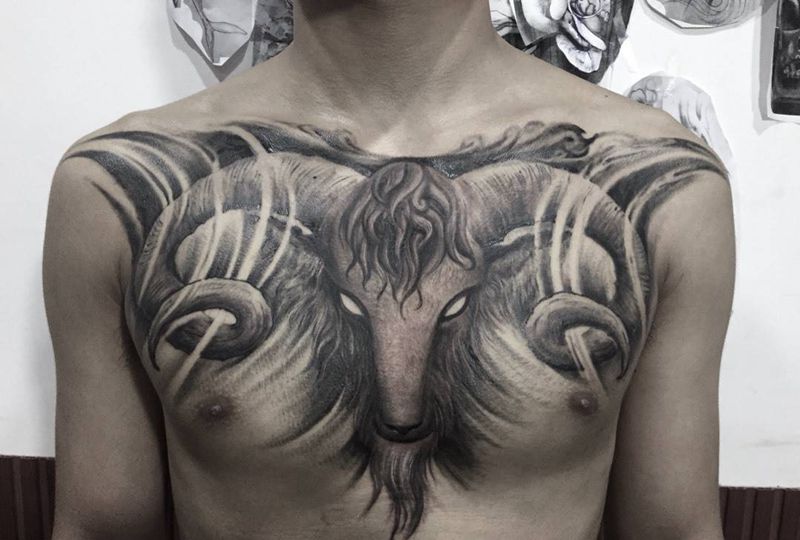 羊头纹身图片_成品胸部肩部传统写实欧美呀呀刺青动物纹身图案