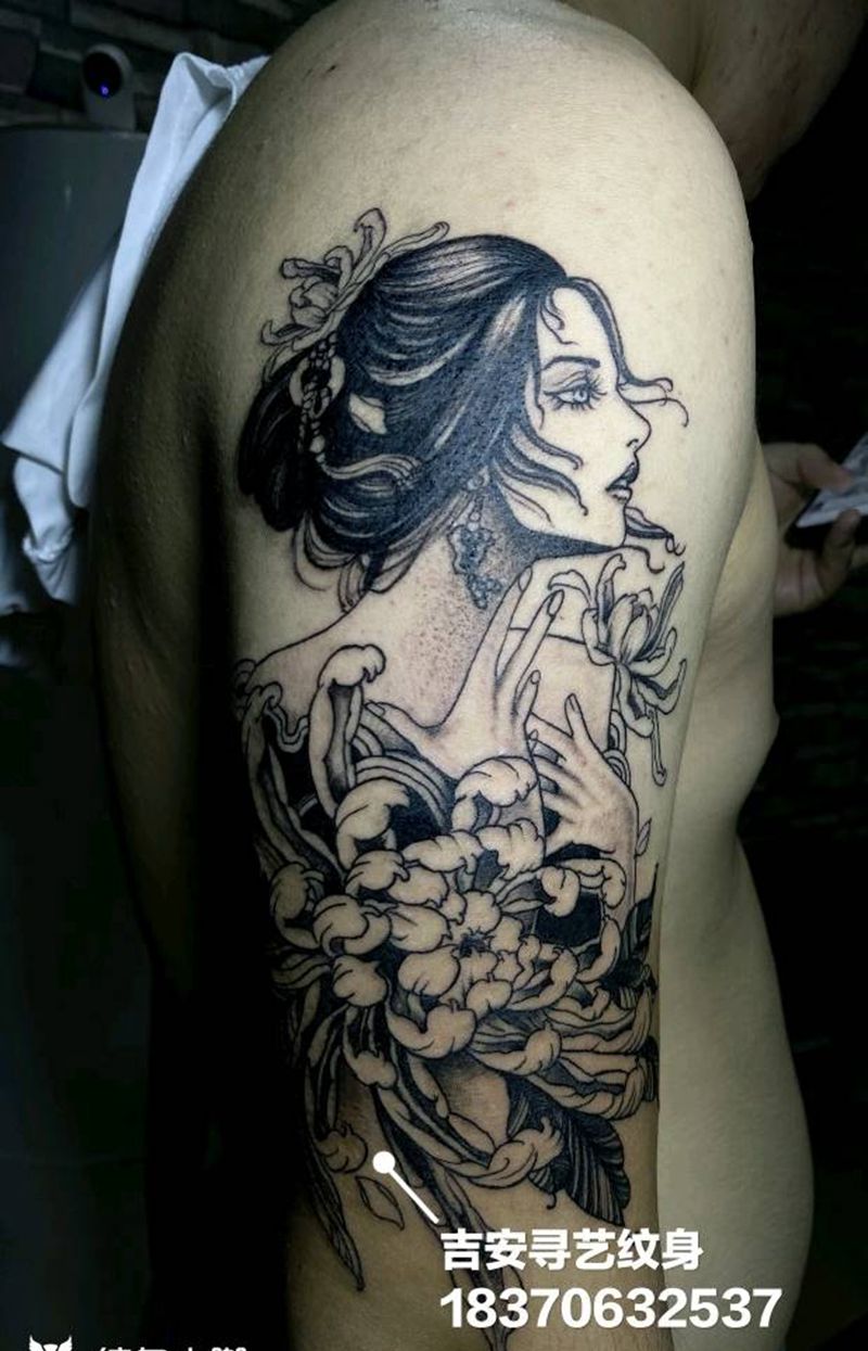 大臂艺妓纹身图片_手臂新传统艺妓纹身图案
