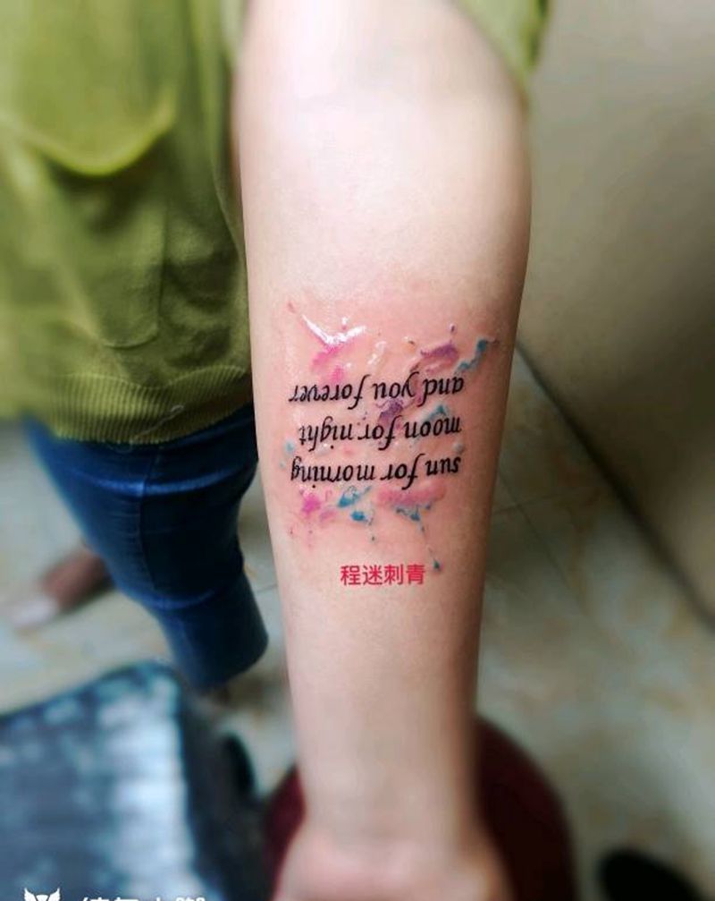 水彩字母纹身图片