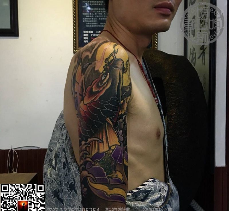 彩色鲤鱼纹身图片_成品手臂手部肩部传统国画习俗动物植物呀呀刺青纹身图案
