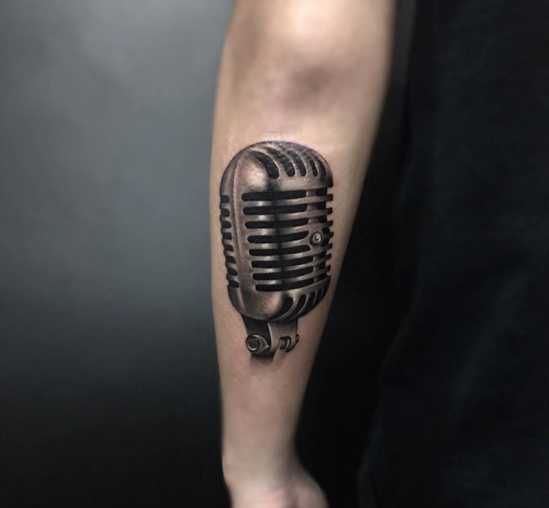 麦克风纹身图片
