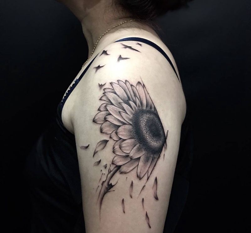向日葵纹身图片_成品手部手臂清新传统欧美植物动物纹身图案