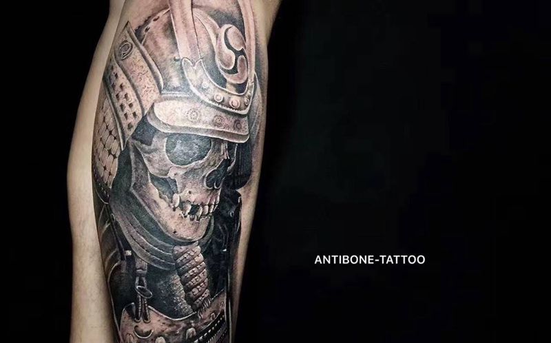 一个鬼武士的不朽纹身图片_成品腿部欧美写实鬼神黑白反骨刺青培训纹身图案