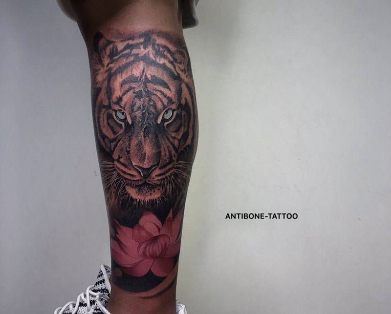 # 老虎#纹身图片_手臂腿部欧美写实新传统老虎莲花荷花纹身图案