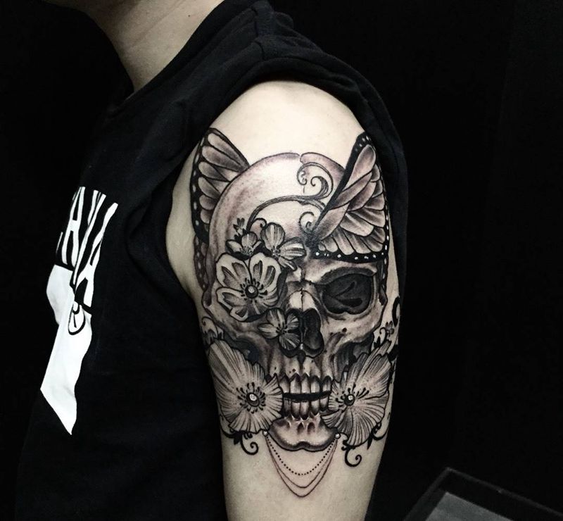 骷髅蝴蝶花纹身图片_成品手部手臂欧美清新动物鬼神人物纹身图案