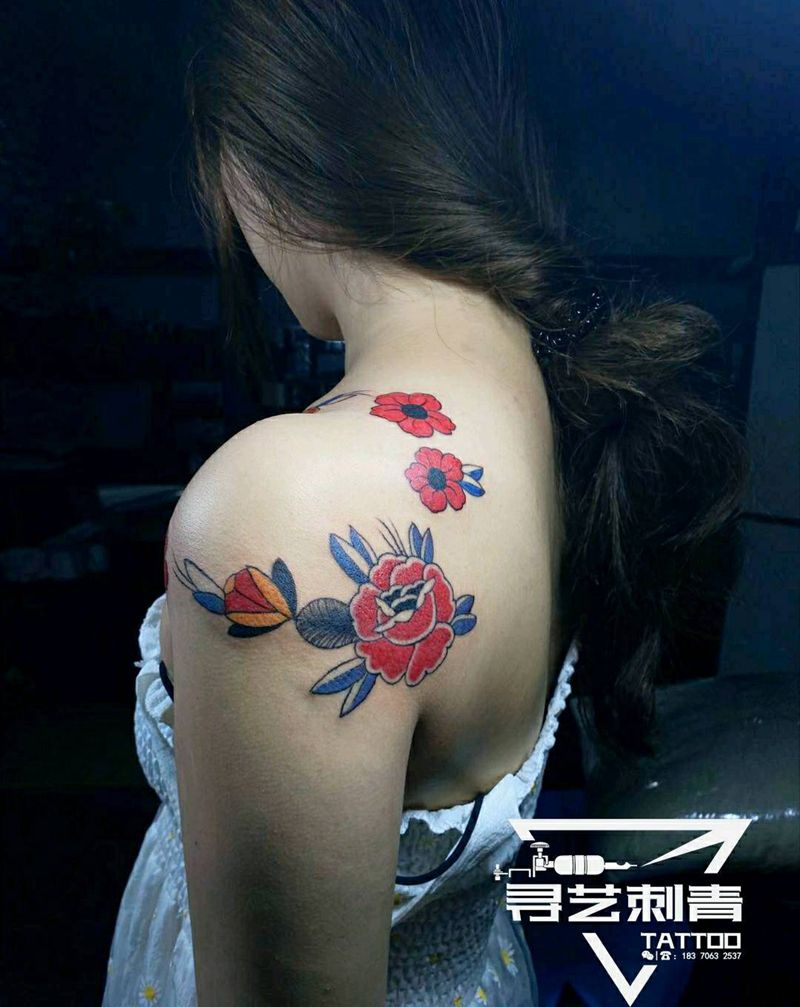 肩花纹身图片_肩部Old School花纹身图案