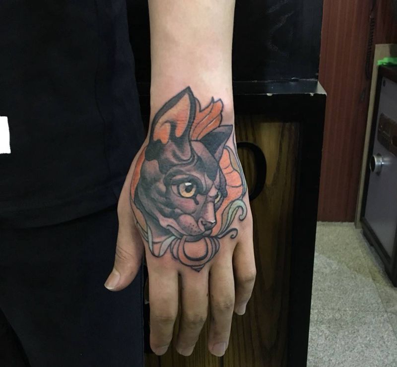 school猫手背纹身图片_成品手部欧美动物呀呀刺青纹身图案