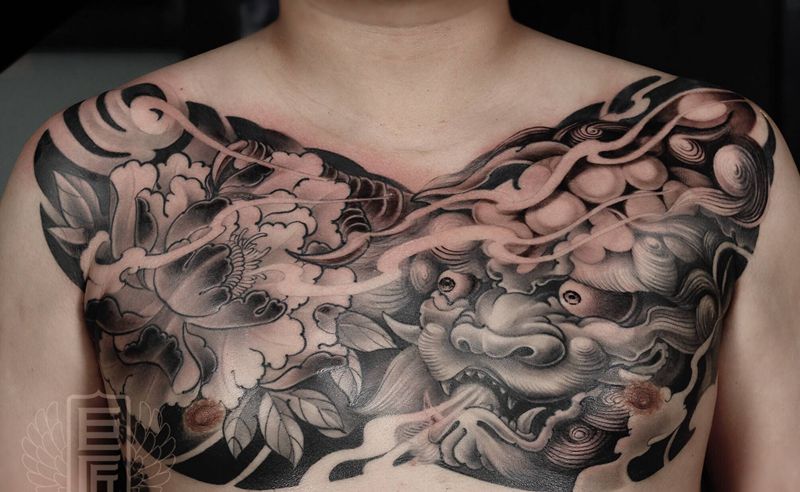 富贵、吉祥的大花胸纹身图片_胸部新传统牡丹、唐狮纹身图案