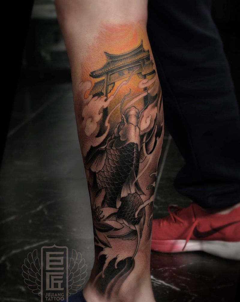 鲤跃金门纹身图片_腿部新传统纹身图案