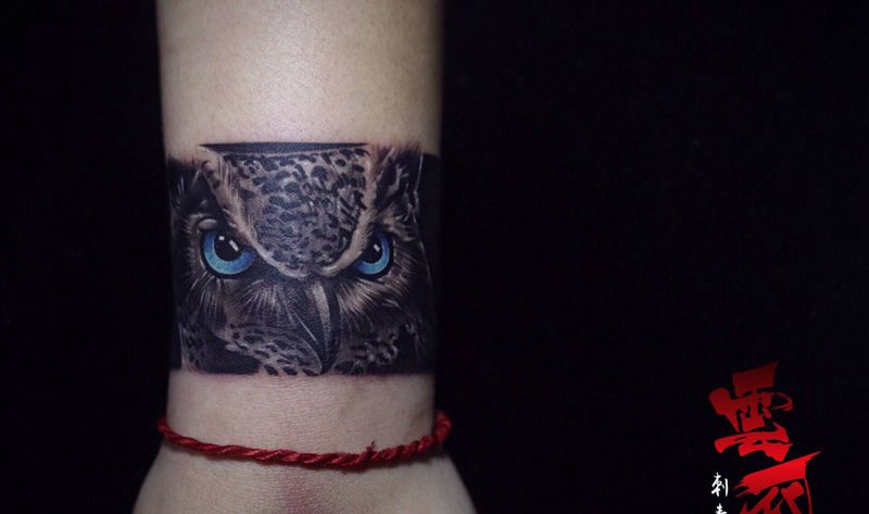 猫头鹰纹身图片_手臂欧美写实点刺纹身图案