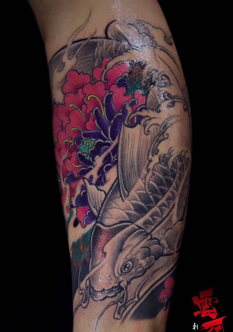 小腿鱼纹身图片_腿部新传统纹身图案