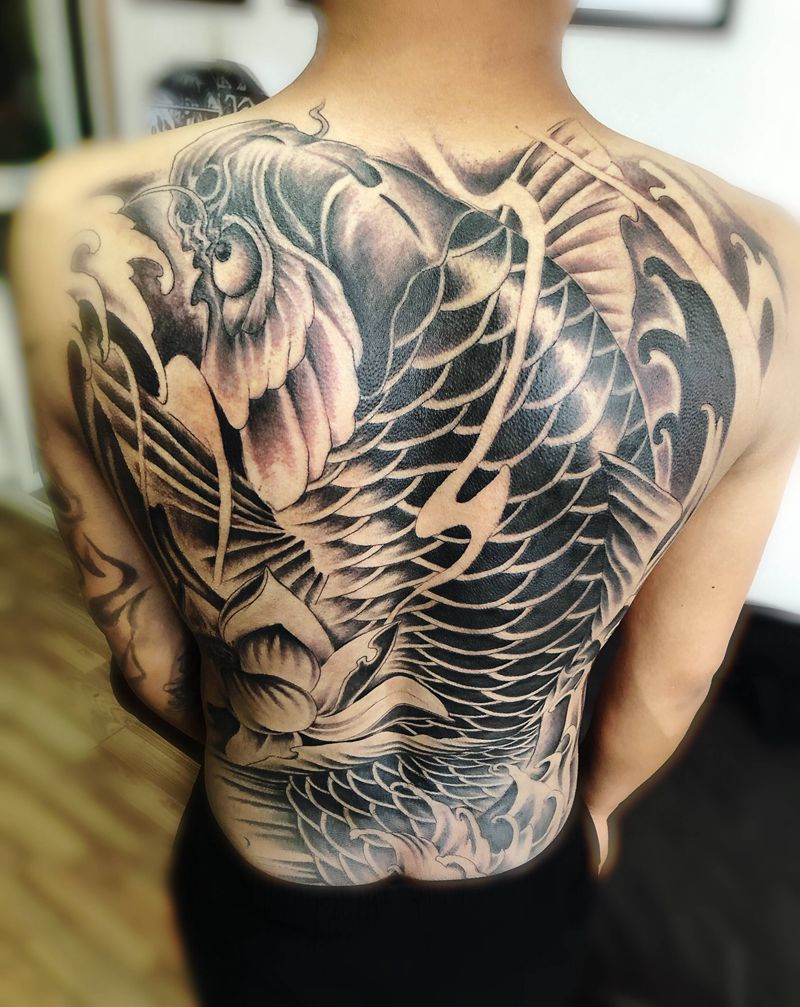 满背鲤鱼，一次完成纹身图片_背部新传统老传统纹身图案