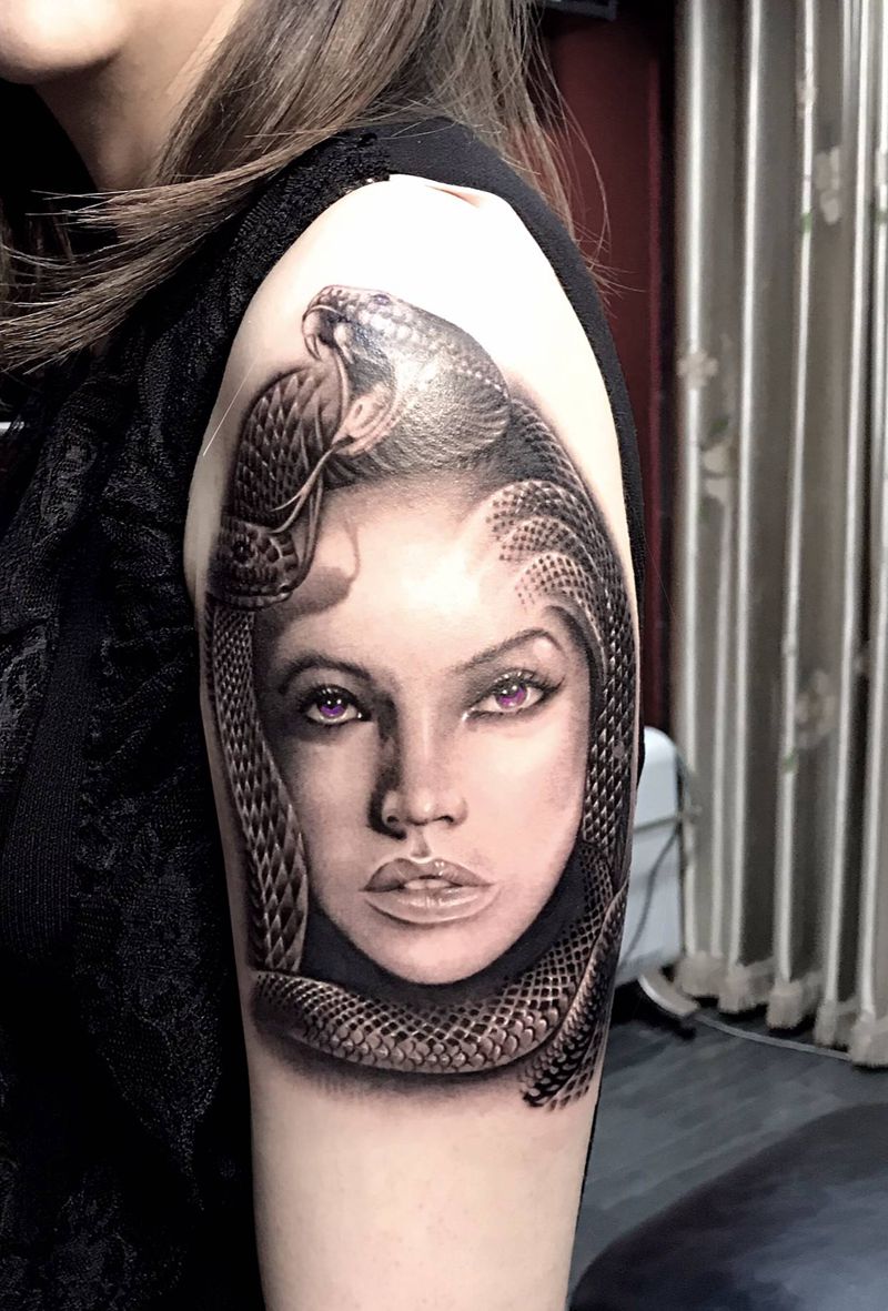 情侣 美杜莎纹身图片_肩部手臂欧美写实纹身图案