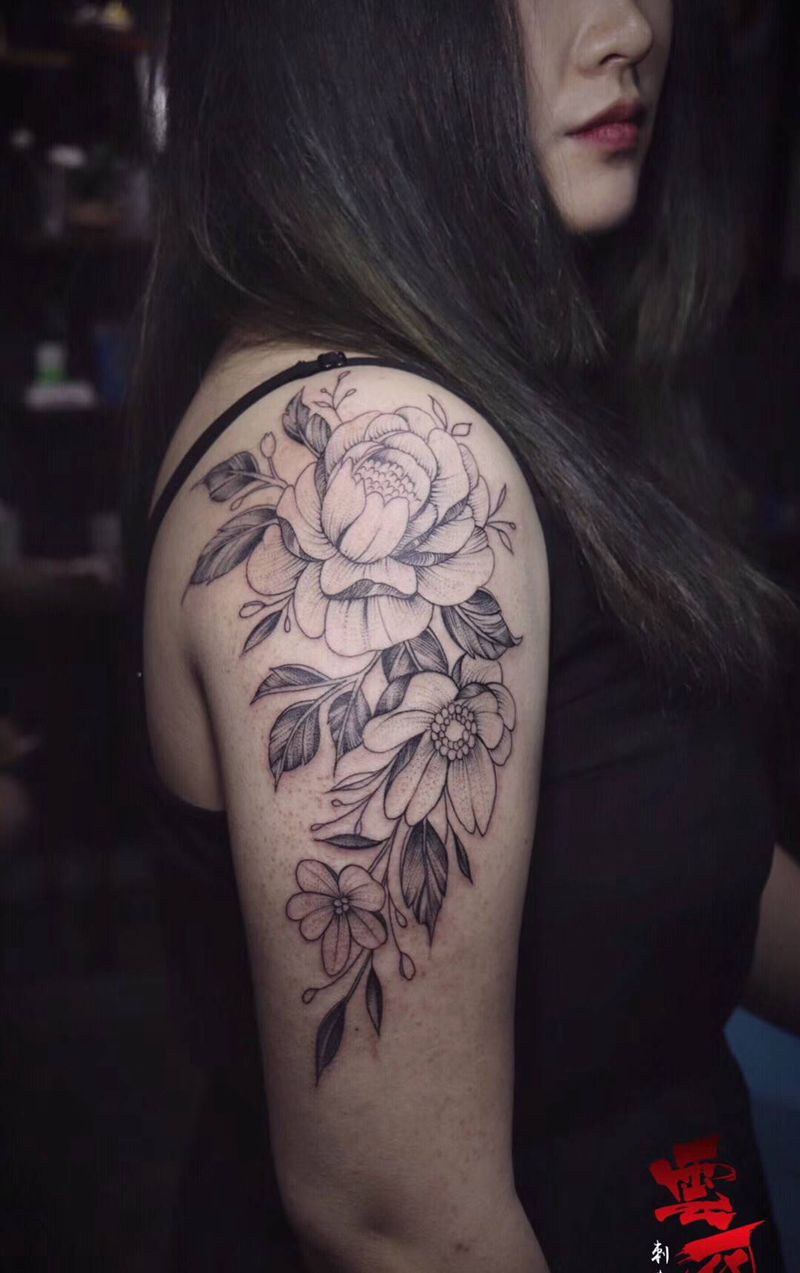 素花纹身图片_手臂点刺纹身图案