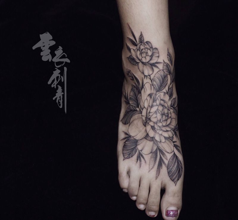 素花纹身图片_脚部点刺纹身图案