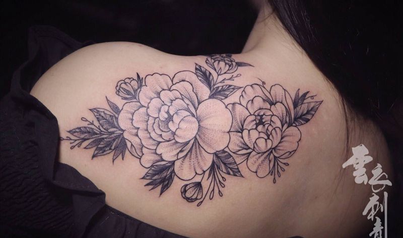 #素花#纹身图片_肩部点刺纹身图案