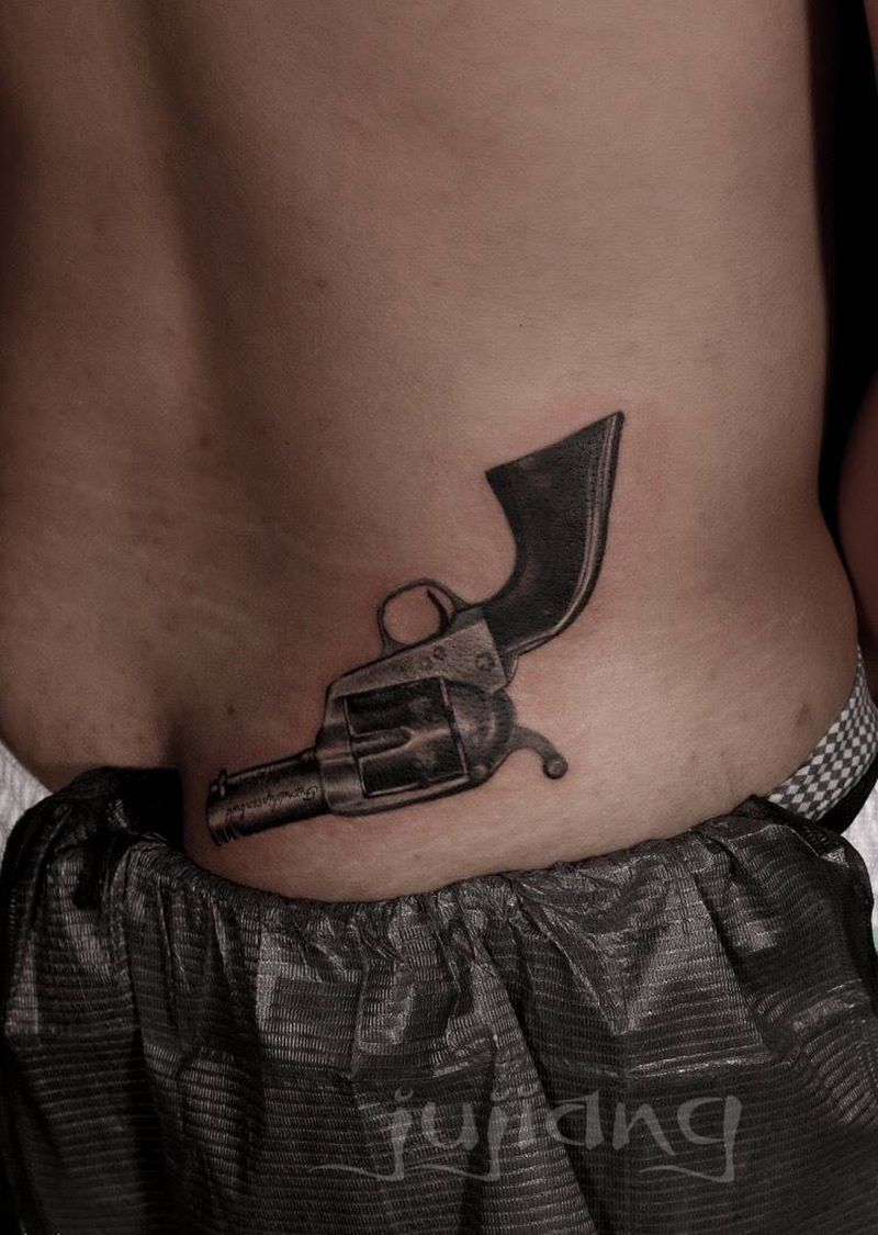 手枪（敢死队铁粉）纹身图片_成品腰部写实静物原创培训纹身图案