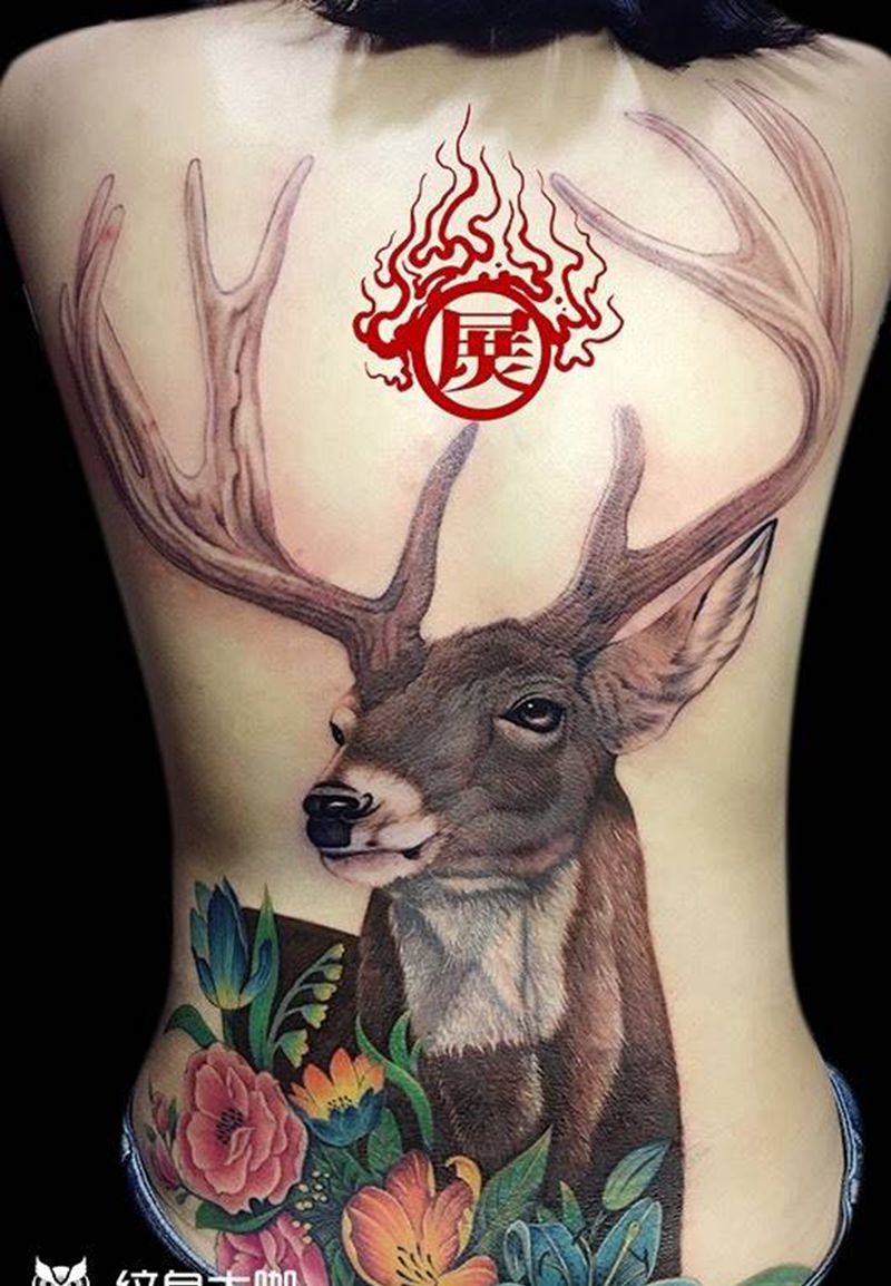 鹿纹身图片_成品背部欧美动物纹身图案