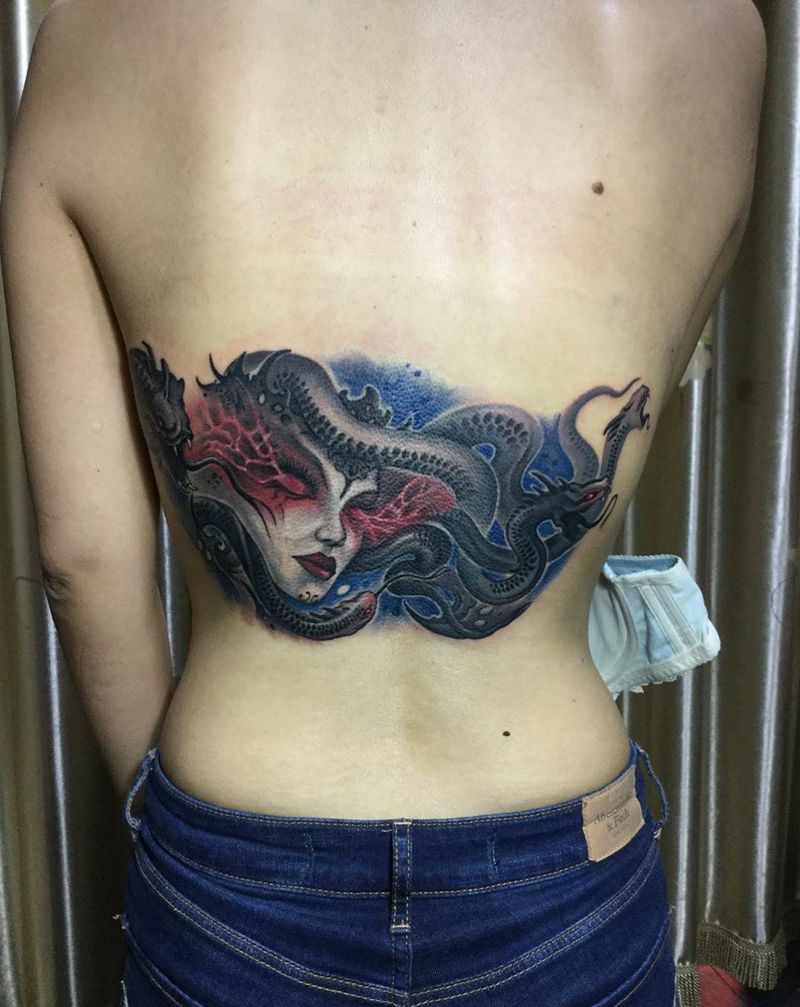 美杜莎纹身图片_背部肖像欧美人物宗教纹身图案