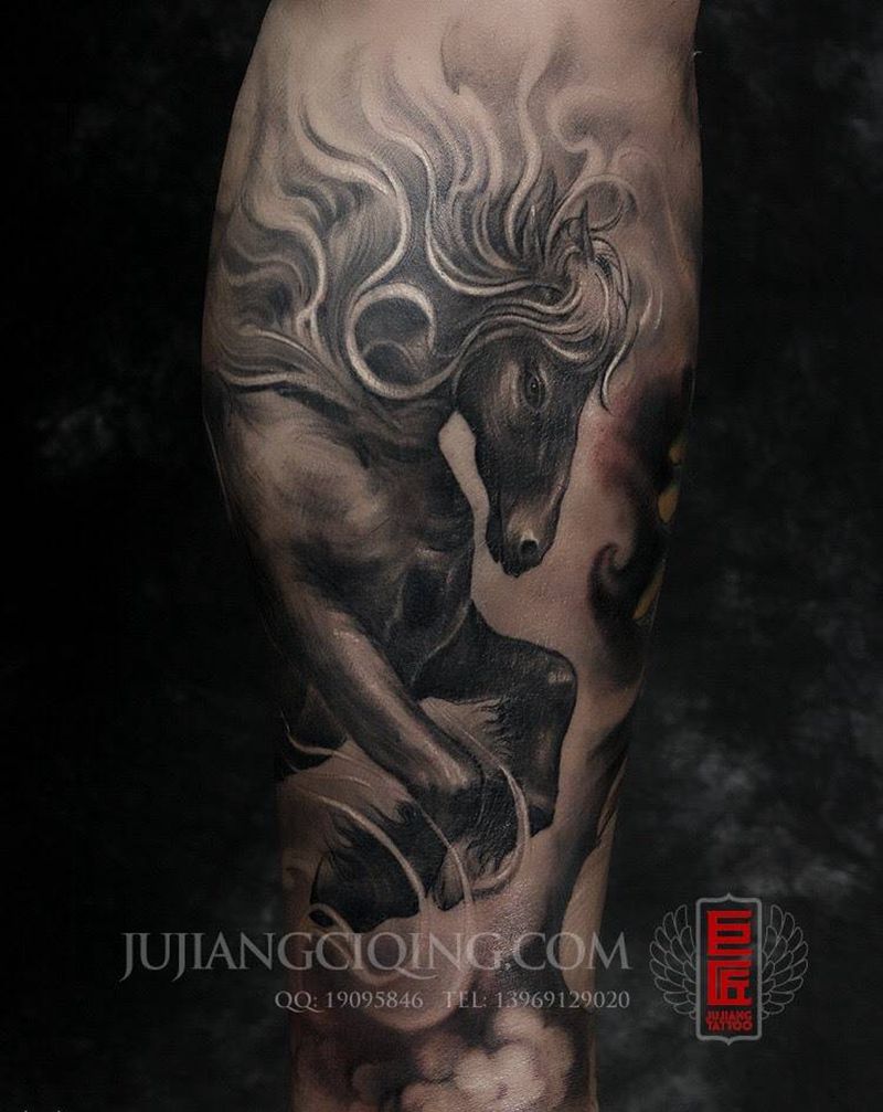 策马奔腾纹身图片