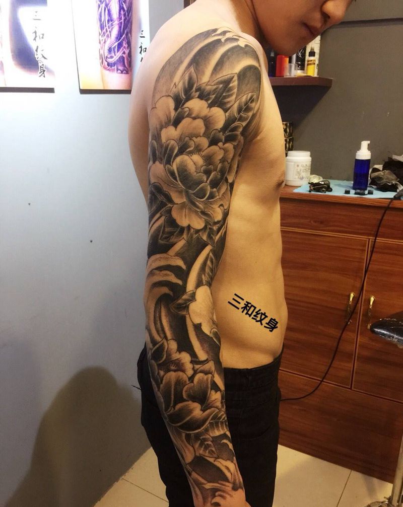 牡丹花臂，完工。纹身图片
