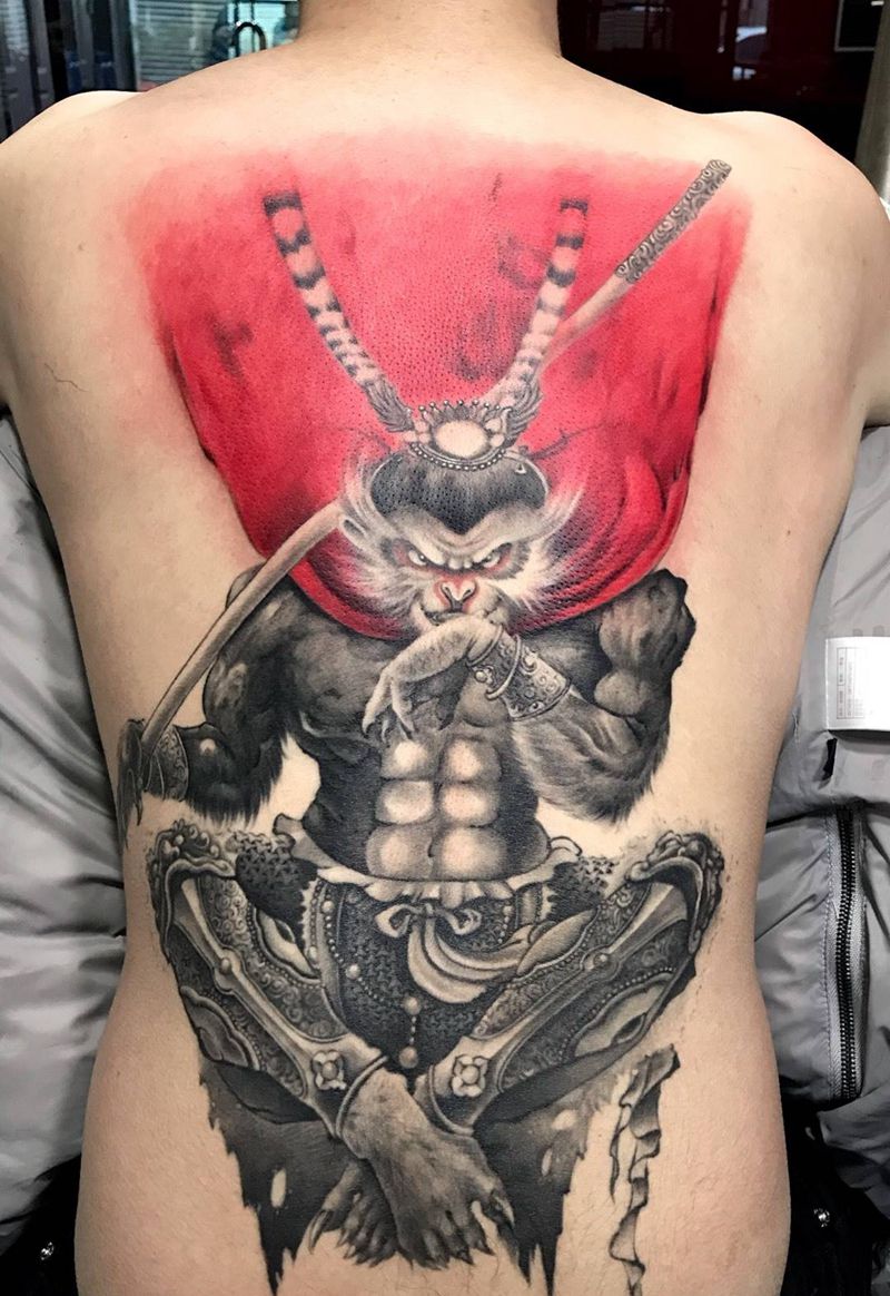 孙悟空纹身图片_背部传统国画鬼神人物纹身图案