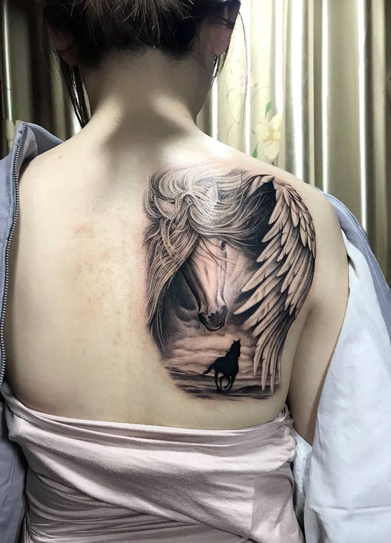 马纹身图片_成品肩部背部动物纹身图案