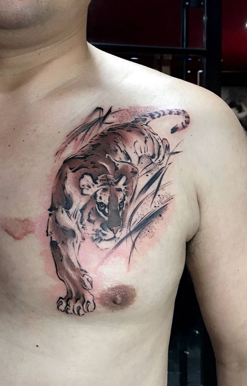 虎纹身图片_成品胸部传统国画动物纹身图案