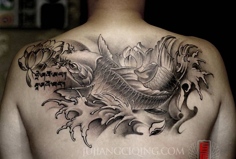 鲤鱼纹身图片_成品背部传统动物纹身图案