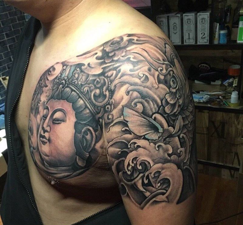 菩萨锦鲤纹身图片_胸部手臂新传统菩萨锦鲤纹身图案