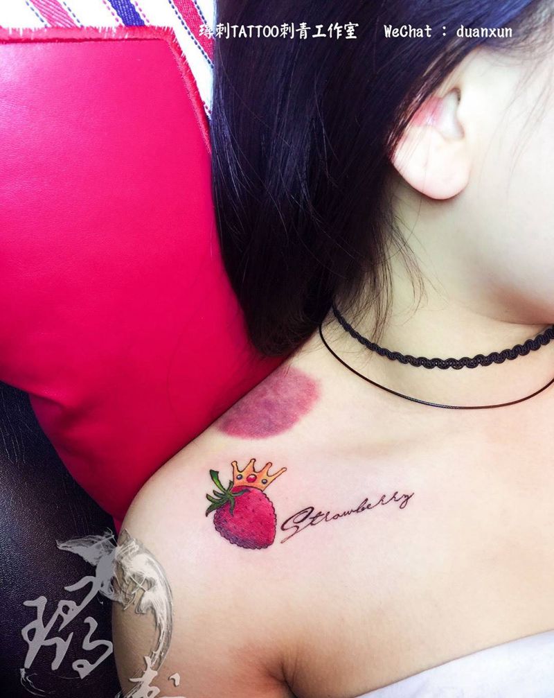 草莓纹身图片_成品肩部胸部颈部欧美清新字符原创植物静物纹身图案