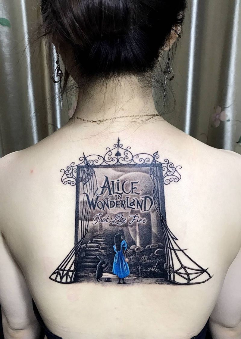 艾丽丝。门纹身图片_成品背部欧美插画几何人物植物鬼神原创纹身图案