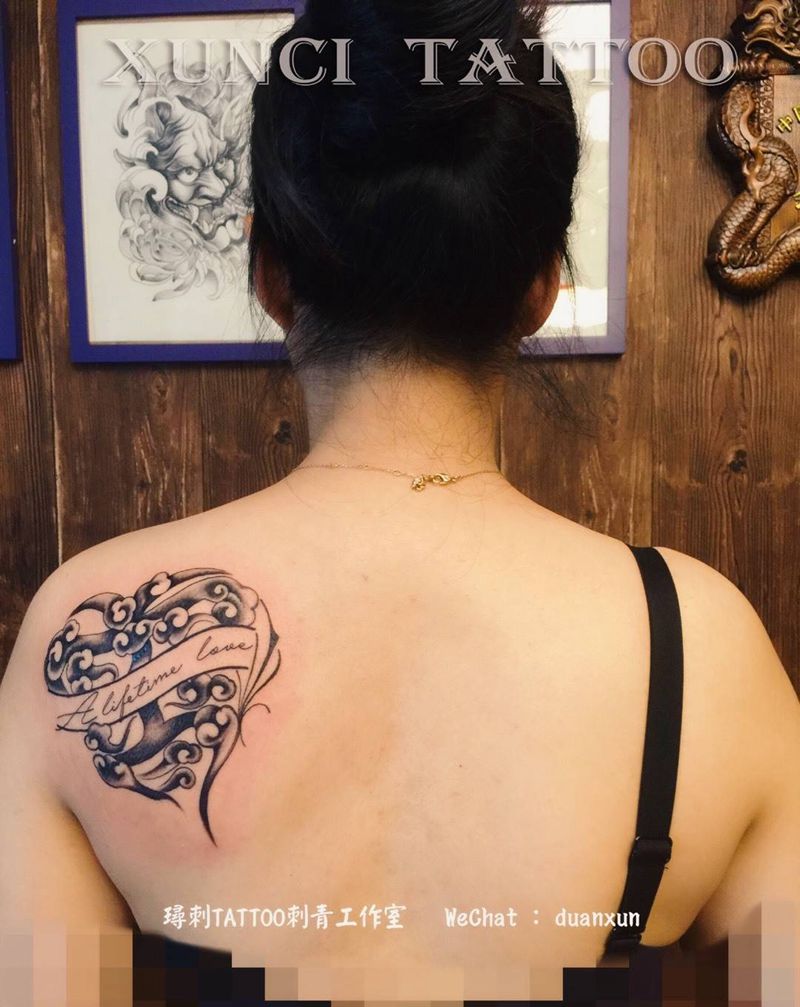 ☁️字体纹身图片_成品手稿肩部背部欧美传统字符原创情侣图腾纹身图案