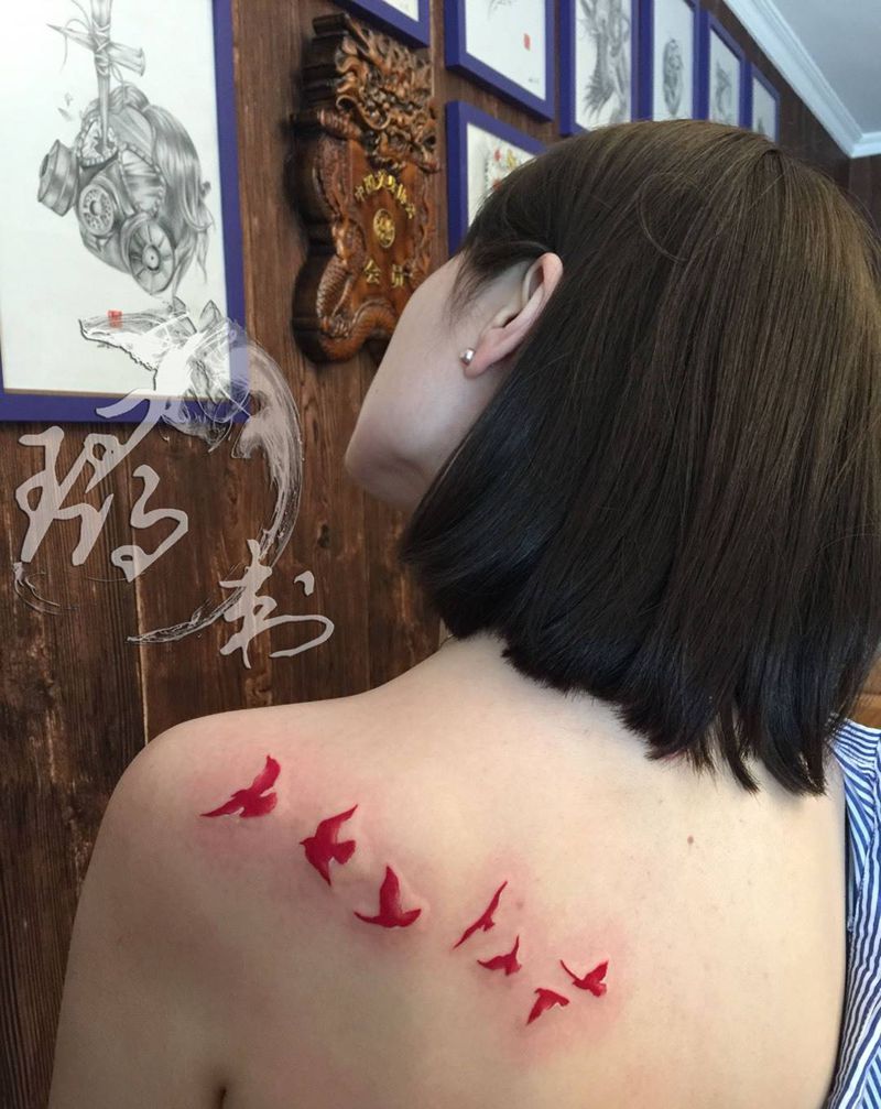 飞鸟集纹身图片_成品肩部颈部欧美传统写实动物图腾原创纹身图案